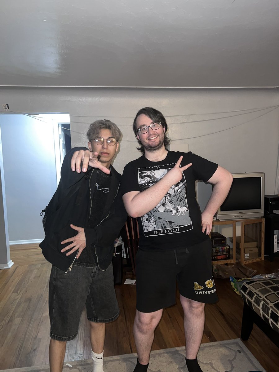 kuro🖤 tweet media