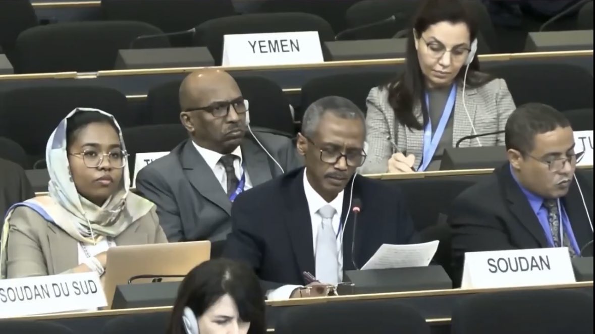 SaudiNews50's tweet image. مندوب السودان يوجّه رسالة للإمارات:

أمسكوا أموالكم..السودانيون أنبل وأكرم من أن تُطعمهم أيادٍ ساهمت في قتلهم وتدمير وطنهم.

-