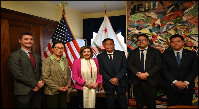 dachedorje's tweet photo. @SpeakerPelosi meets @SikyongPTsering, @ICTibet Tibetan leaders, reaffirming support for Tibet’s faith, language, culture. #Tibet #SupportTibet #HumanRights @JackKornfield @LamaSuryaDas @LamaZopa @freetibetorg @TheTibetCenter @CultureTibet https://t.co/rcuSrtuFdz