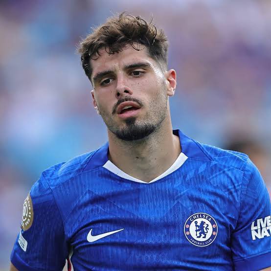 _phocus1's tweet image. With Estevao available for selection to play on the RW, who would you prefer to play on the LW between Pedro Neto and Alejandro Garnacho❓