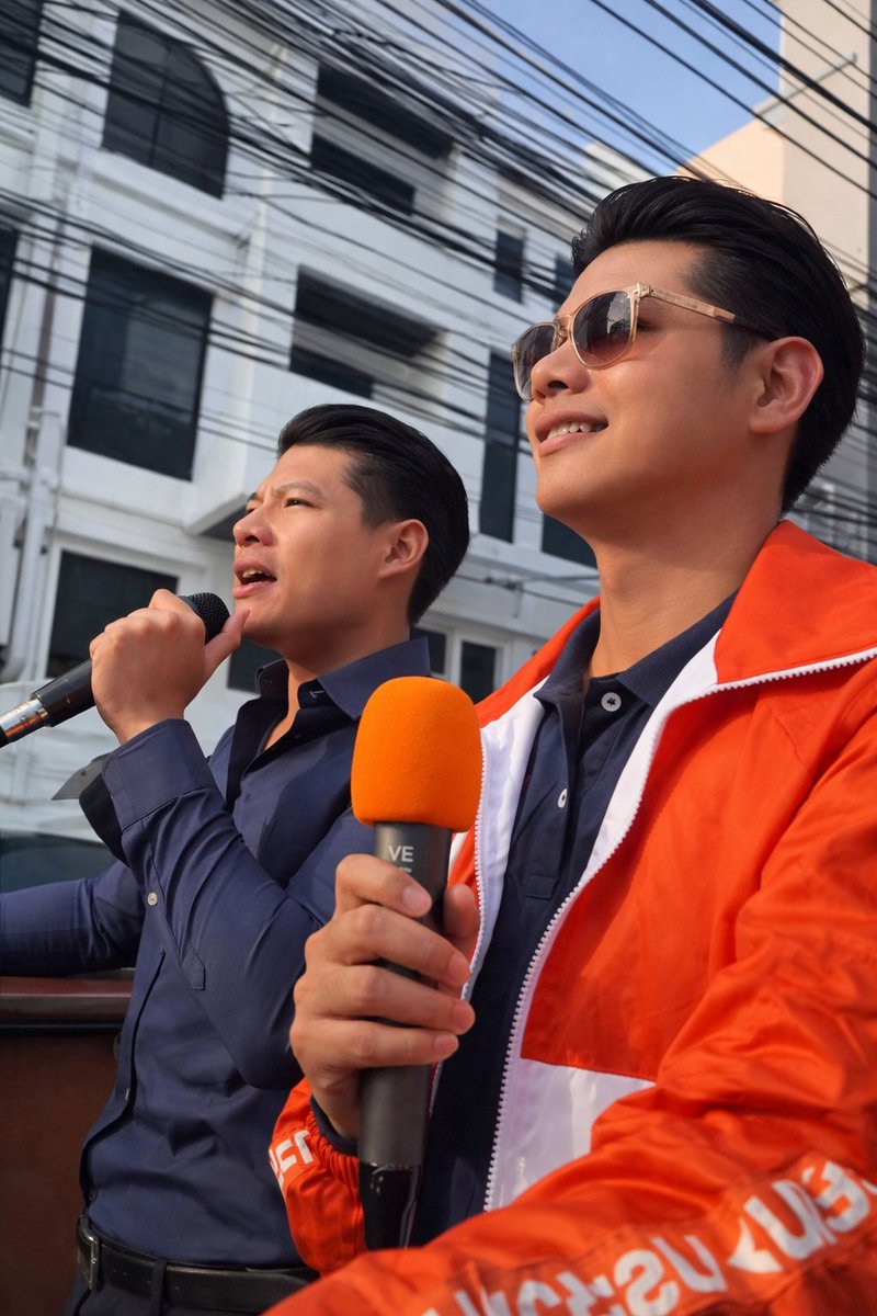 nongda_qi7's tweet image. สส.ยืนยิ้มกับพยักหน้า 🧡😹🦉
น้องสส.ยืนพูดทั้งคลิป 55555555555