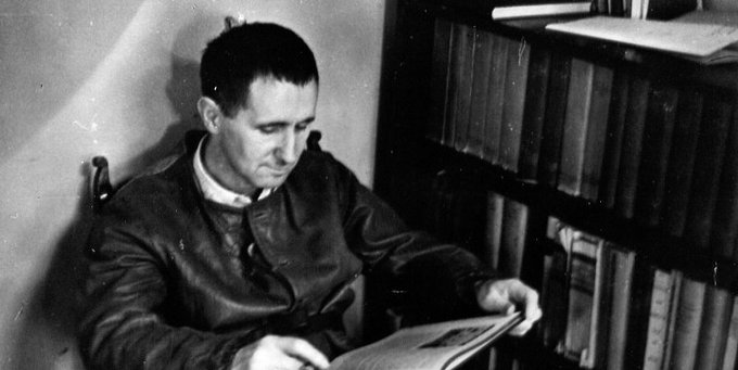 Frances21272855's tweet photo. «Quando l’ingiustizia diventa legge, la resistenza diventa dovere»
Il #10febbraio 1898 nasceva Bertolt Brecht, poeta e drammaturgo tedesco, con il suo «teatro epico» ha rivoluzionato i palcoscenici di tutto il mondo.
#bertoldbrecht #almanaccomercury https://t.co/W67brQVyvs