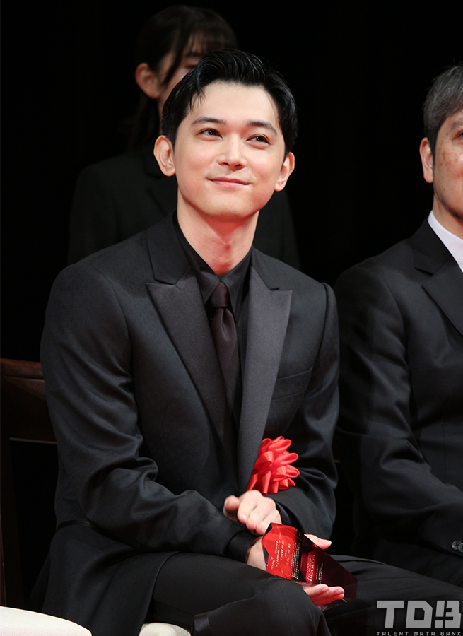 talent_databank's tweet photo. 吉沢亮「この作品に関わった皆様のおかげで僕はこの場に立てている」
第80回毎日映画コンクールで主演俳優賞

『国宝』は最多7冠達成

▼詳細はこちら
https://t.co/Z99JMswdR2 

#吉沢亮 https://t.co/NOu3iVUtRq