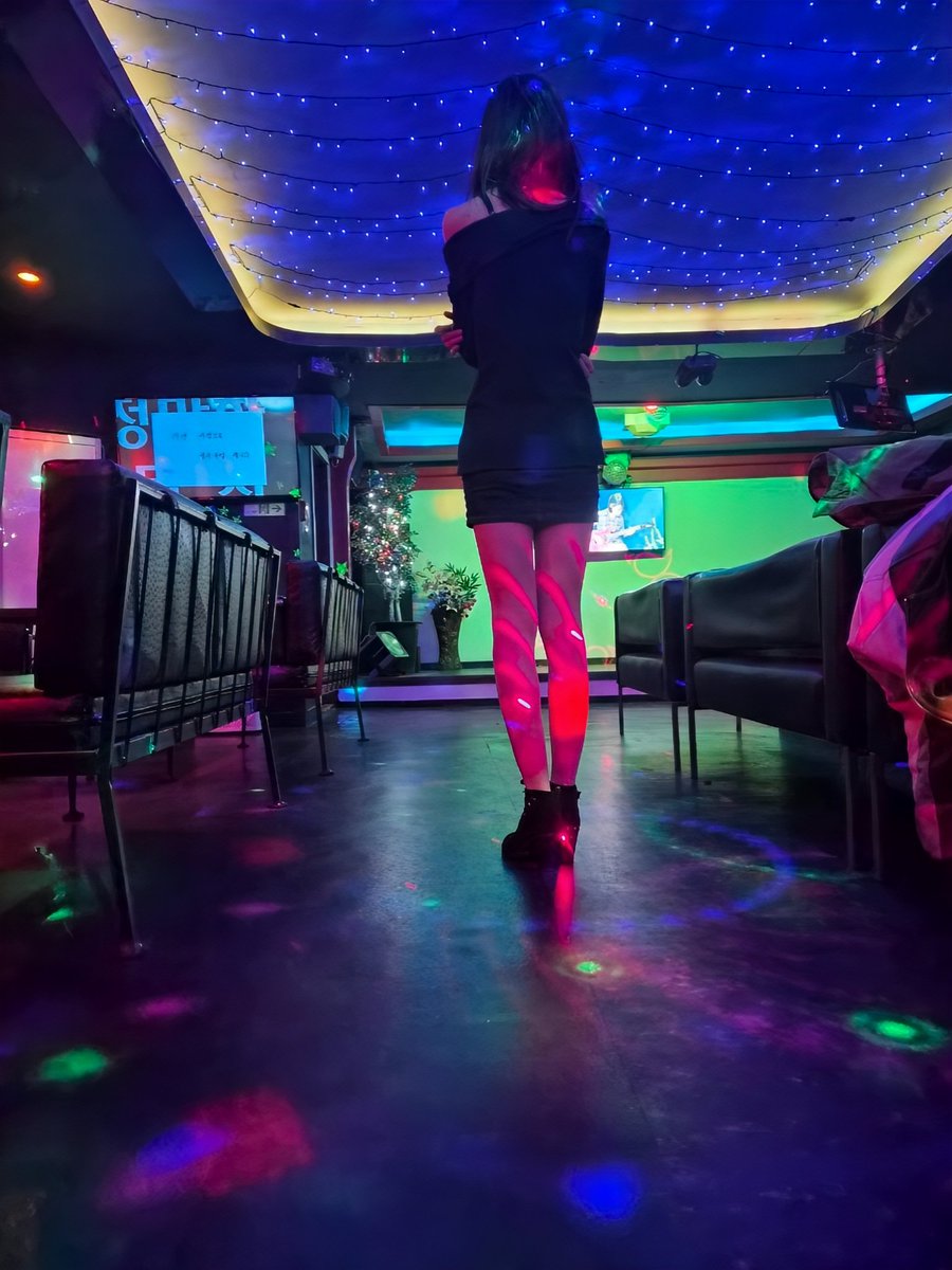 주홍 글씨 또 가고 싶다 신선한 충격 이엿음 ㅎ 사장님도 엄청 친절하시고  다 좋앗음 ㅎㅎ 특히 음향이 짱임 ^^