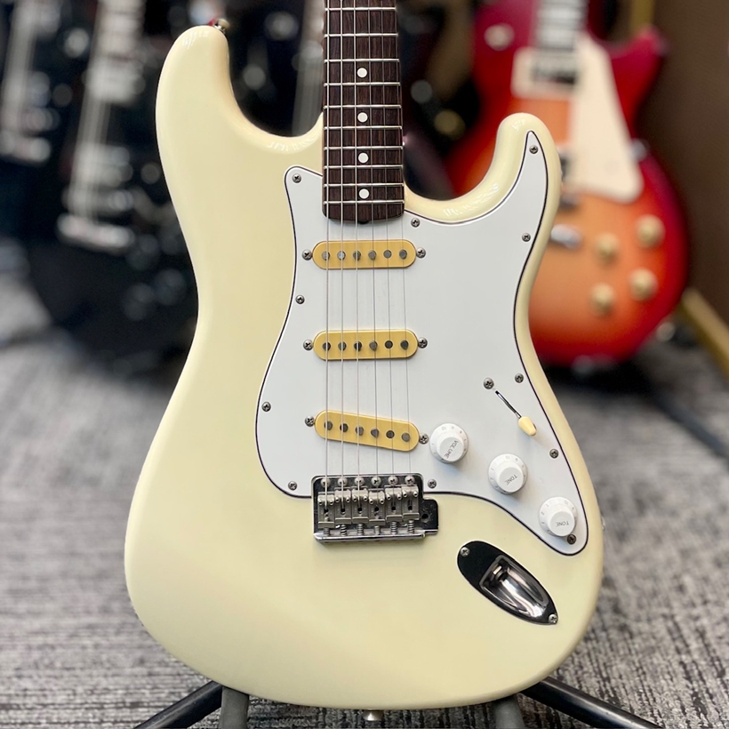 1983年製、JVシリアルのFender Japan ST62-55が入荷。 指板のうねる様