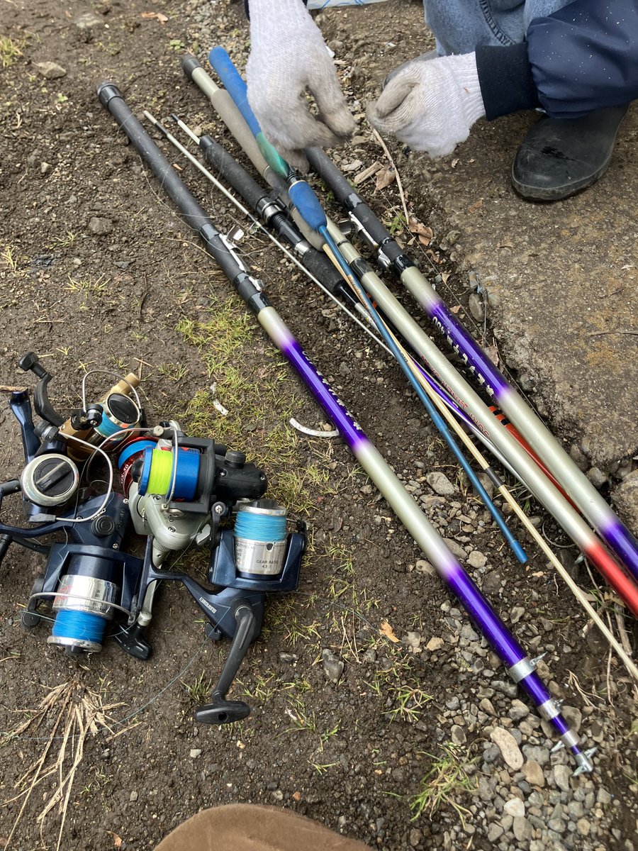 んで16:17 朝から断捨離 倉庫の中身を片っ端から捨てる 中には売れそう