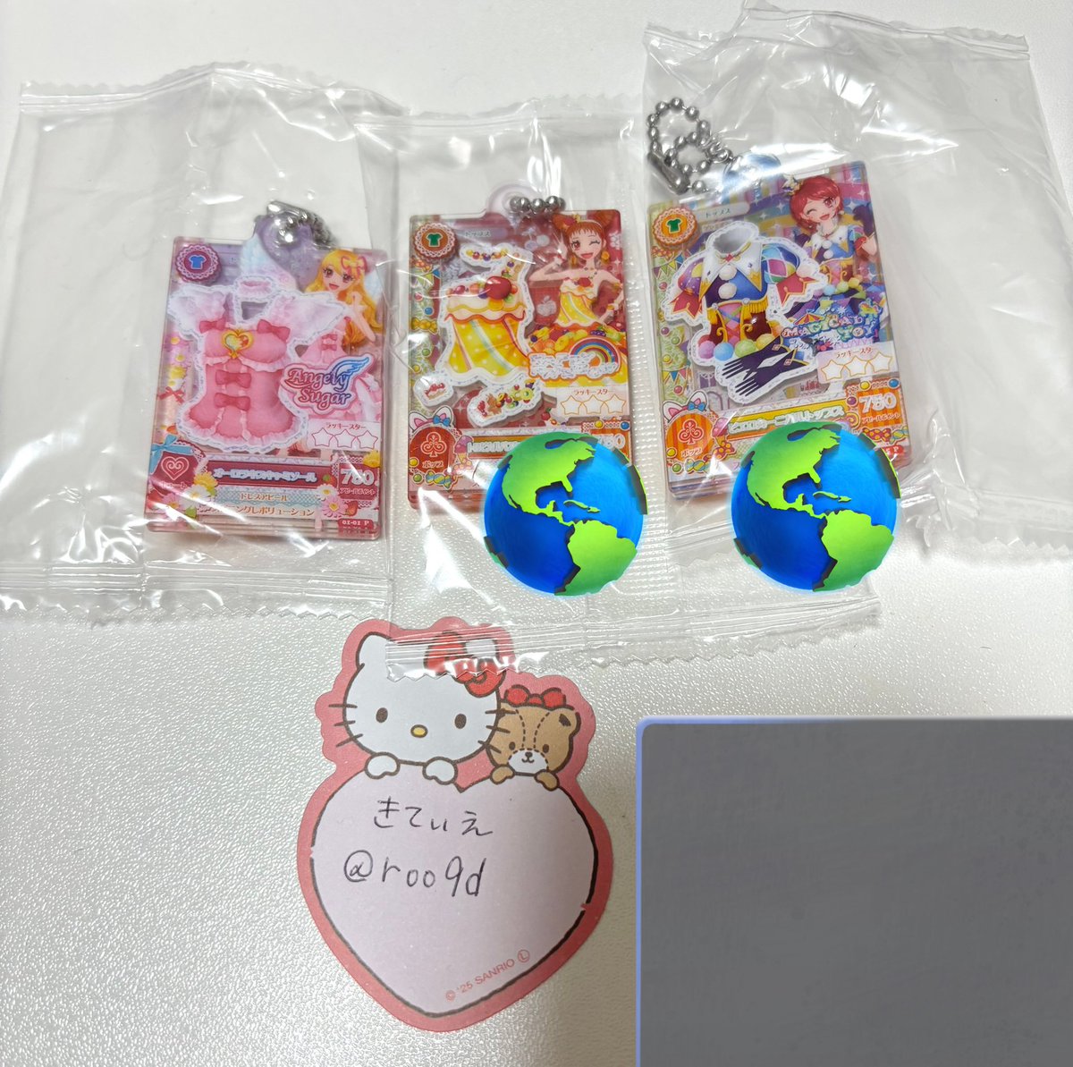 roo9d's tweet photo. ガチャガチャ 
アイカツアクリルチャーム3 交換
(のの、美月、ここね、プリパラ)
譲  :  画像1、2、3枚目
　　 (🌎:💖の2:1 、　めじるし:💖の2:1  の交換可能です)

求  :  画像4枚目の💖(ゴスマジック)
 
📮郵送のみとなります。
気軽にお声がけください。 https://t.co/2tfte1rCuf