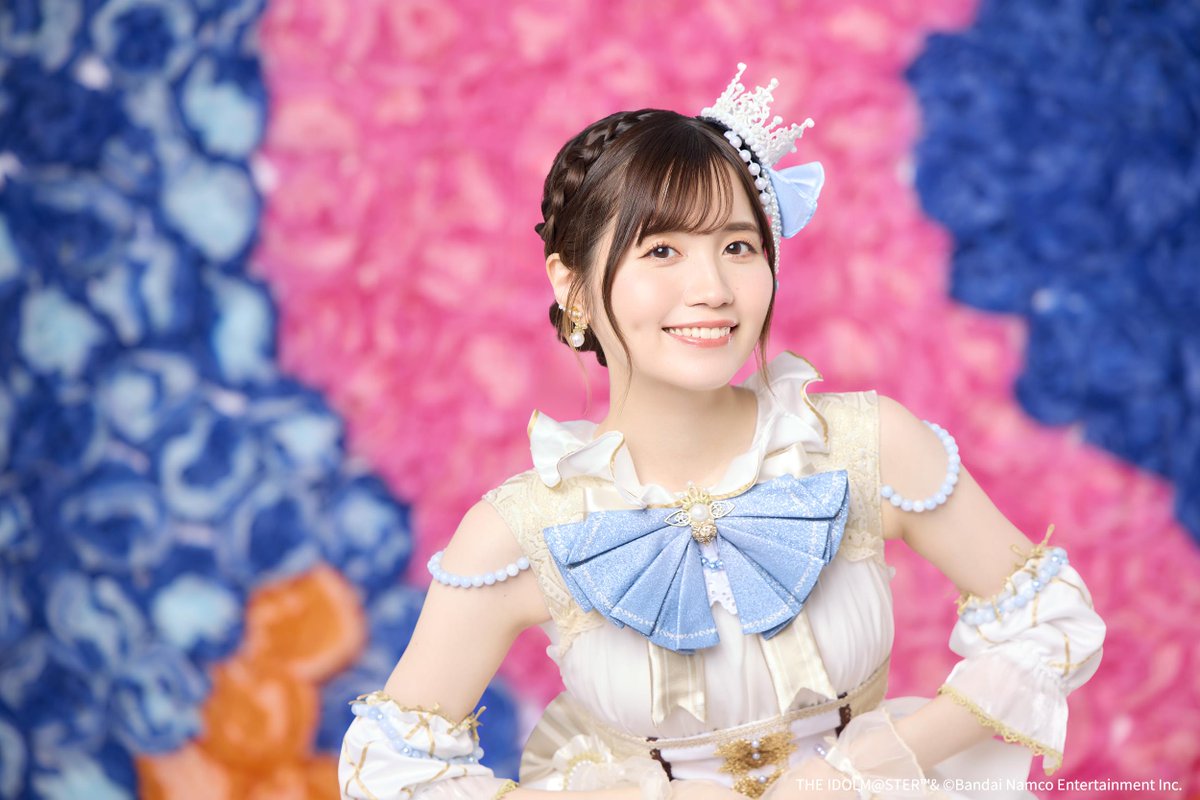 🧵#デレミリ衣装展🪡
⌢⌢⌢
デレステ10thツアー
　メモブオフショット公開🎀
　　　　　　⌢⌢⌢
展示会では実物衣装を見ることができますよ✨ 
#及川雫 役
#のぐちゆり さん

👇衣装展チケット先着にて受付中🌈
asobiticket2.asobistore.jp/booths/costume…