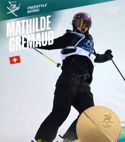 Echinanews's tweet image. #Swiss freestyle skier #MathildeGremaud defended her Olympic women's slopestyle title at the Milan-Cortina Winter Games on Monday, edging China's Eileen Gu by 0.38 points. #MilanoCortinaOlympic2026 
During the competition, two red circular marks were visible on Gremaud's back as