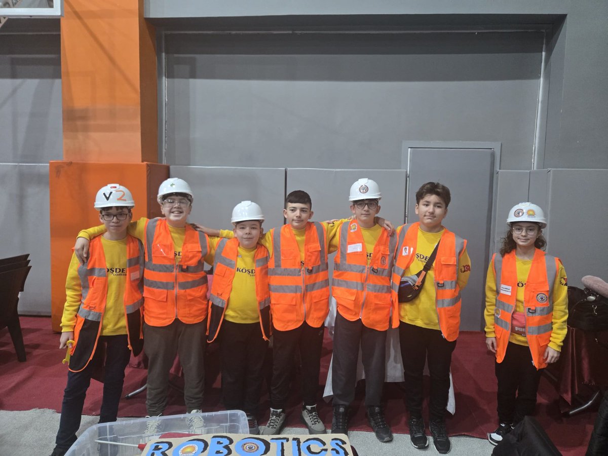 tekirdagmem's tweet photo. 🤖 ROBOTİK TAKIMLARIMIZDAN BÜYÜK BAŞARI!

Merkezimiz robotik takımları, 7 Şubat 2026 tarihinde Eskişehir’de düzenlenen Uluslararası VEX Robotik Competition Turnuvası’ndan Türkiye birinciliği ile döndü.

Uçak Elektroniği Öğretmenimiz Güner Ozan ve Fizik Öğretmenimiz Dr. Burak Gürkan danışmanlığında turnuvaya katılan takımlarımız;

🏆 2 VEX IQ ve 1 VEX GO takımıyla yarıştı,
🔹 VEX GO ilkokul kategorisinde otonom beceri sıralamasında 1. oldu,
🔹 Turnuvanın en prestijli ödüllerinden biri olan “En İyi Takım” ödülünü kazandı,
🔹 Yüksek motivasyonları ve güçlü takım ruhlarıyla **“Enerji Ödülü”**ne layık görüldü.

👏 Öğrencilerimizi, emeği geçen öğretmenlerimizi ve tüm paydaşlarımızı gönülden tebrik ediyoruz.

@tcmeb @tekirdaggovtr @g_suleymanpasa @tekirdagmem @drazizyeniyol @spasamem59 @fahrikirmizi59 @gunerevren13 @guner_ozan01 @burakgurkan59 #Robotik
#TekirdağBİLSEM
#Tekirdağ
#Süleymanpaşa
#MEB
#BilimVeSanat
#VEXRobotics
#VEXIQ
#VEXGO
#STEM
#Kodlama
#GeleceğinMühendisleri #UluslararasıBaşarı
#EnİyiTakım
#EnerjiÖdülü
#TakımRuhu
#BilimdeBaşarı
