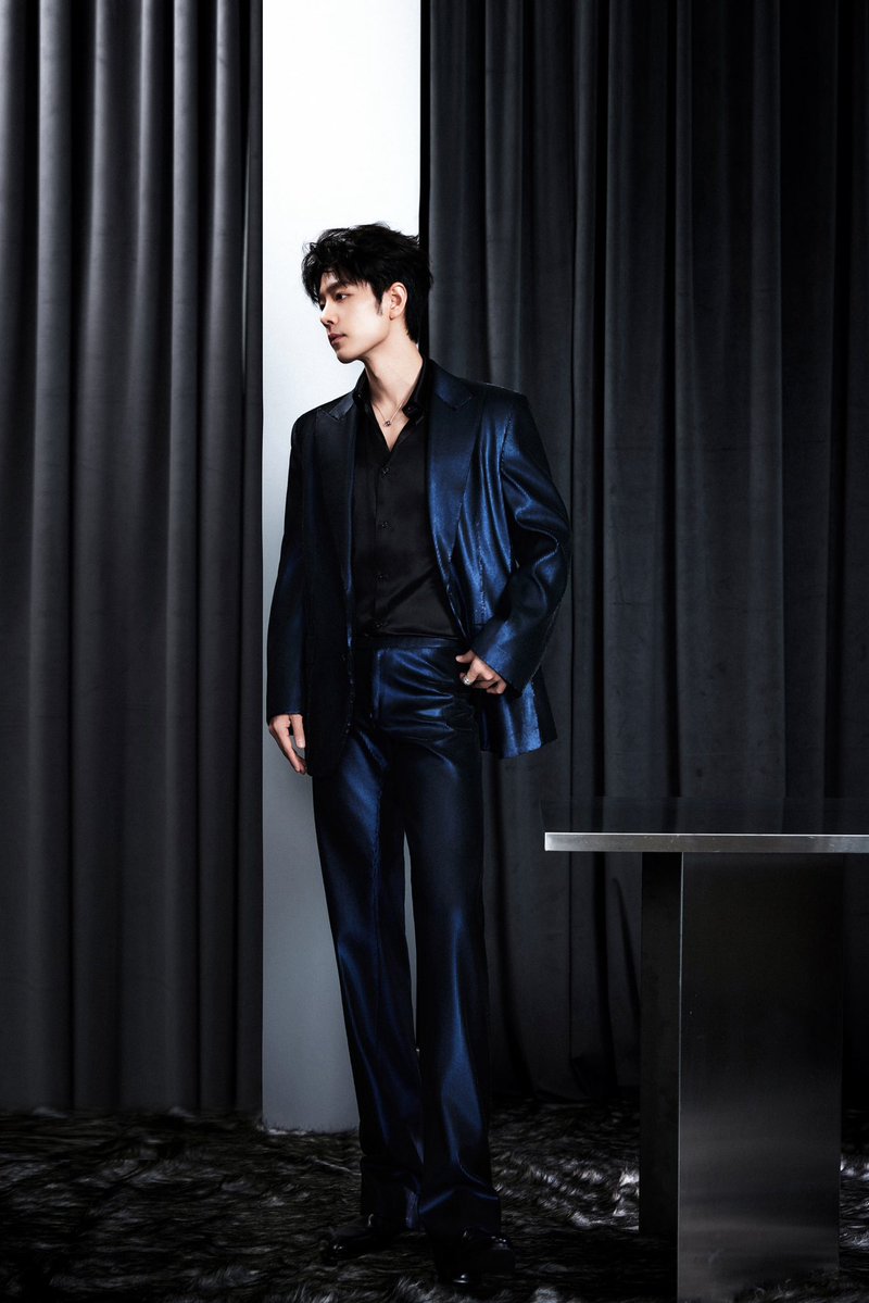 Gucci:
ฉันเป็นแบรนด์ใหญ่ขนาดนี้
โฆษกของฉันก็ควรต้องสวมเสื้อผ้าที่ฉันออกแบบเอง
และต้องโดดเด่นสวยงามสิ!!

“เลือกบทบาท แล้วเข้าที่ของตัวเอง”
“คุณยืนอยู่ตรงนั้น โลกก็โฟกัสคุณโดยอัตโนมัติ” ✨

你享受被看见，也享受自己
คุณเพลิดเพลินกับการถูกมองเห็น และก็เพลิดเพลินกับการเป็นตัวของตัวเอง