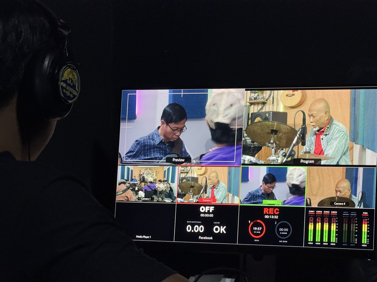 Cambodiataro's tweet image. 1960年代、カンボジアロックの黄金時代を築いた伝説のバンドDrakkar。その再始動の現場にお邪魔してきました。