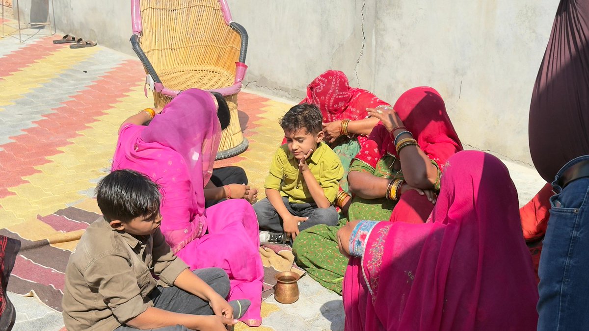 आज स्वर्गीय श्री विरधाराम जी सियोल की प्रथम पुण्यतिथि के अवसर पर 11 फ़रवरी को गालाबेरी (बाड़मेर)पंचायत मुख्यालय में आयोजित होने वाले रक्तदान शिविर का पोस्टर विमोचन किया गया।

इस पुनीत अवसर पर अधिक से अधिक युवाओं एवं आमजन से रक्तदान कर मानव सेवा में सहभागी बनने का निवेदन करती हूं।