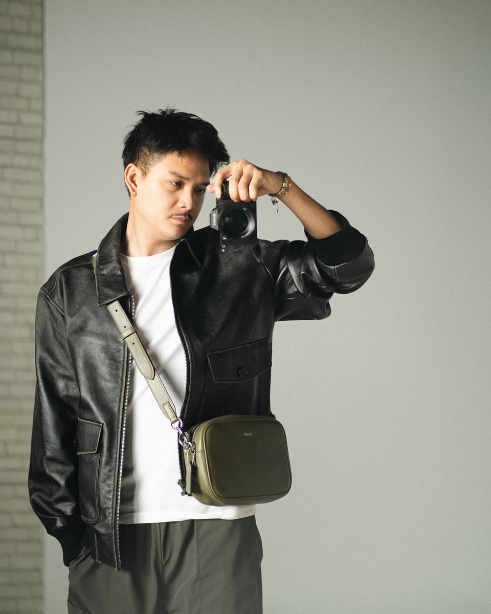 BaskaraCharts's tweet image. bitch, dont disrespect baskara mahendra like that ?! muka asli orang negara lu kan pada jelek jelek tapi ketolong operasi plastik. even your favorite k-idols and k-actors semuanya kan dipermak? nothing original and u are bold to speak on our face