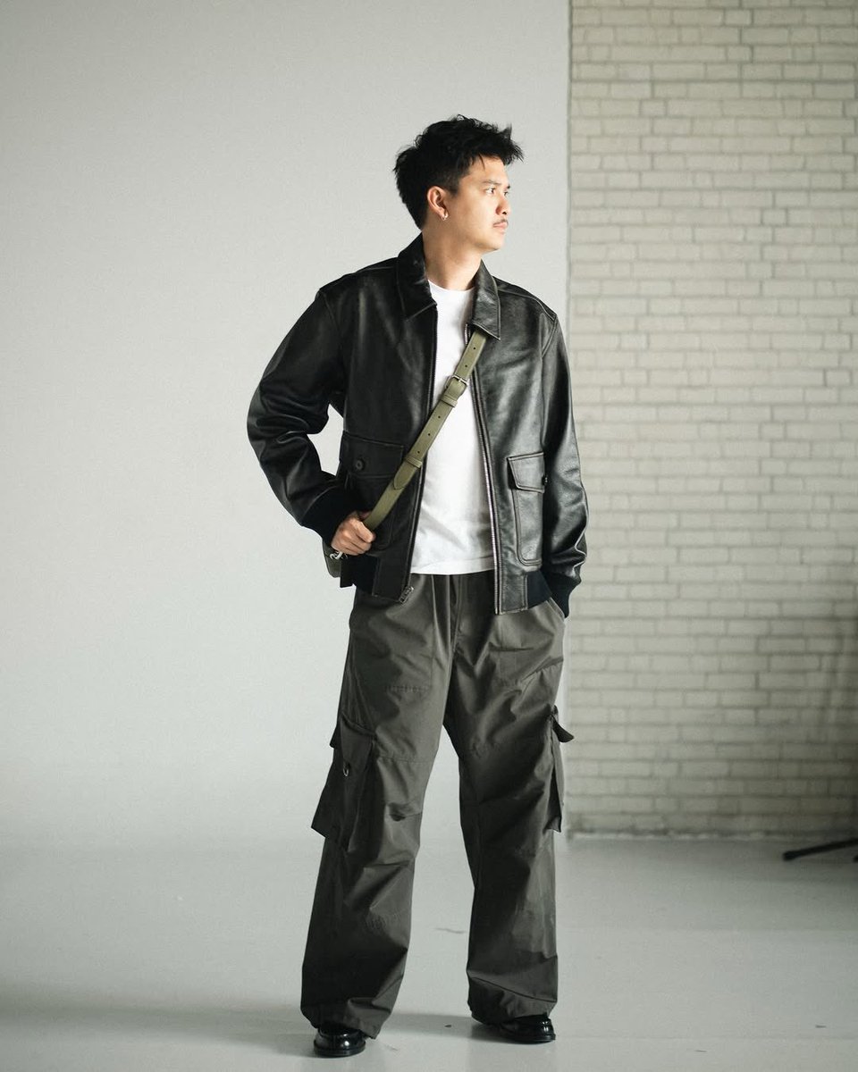 BaskaraCharts's tweet image. bitch, dont disrespect baskara mahendra like that ?! muka asli orang negara lu kan pada jelek jelek tapi ketolong operasi plastik. even your favorite k-idols and k-actors semuanya kan dipermak? nothing original and u are bold to speak on our face