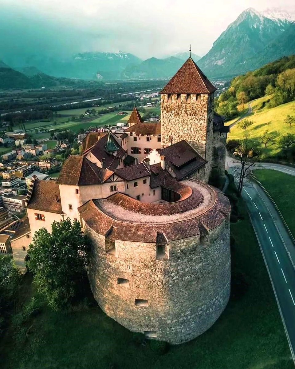 Castillo de Vaduz megaconstrucciones.net/?construccion=…