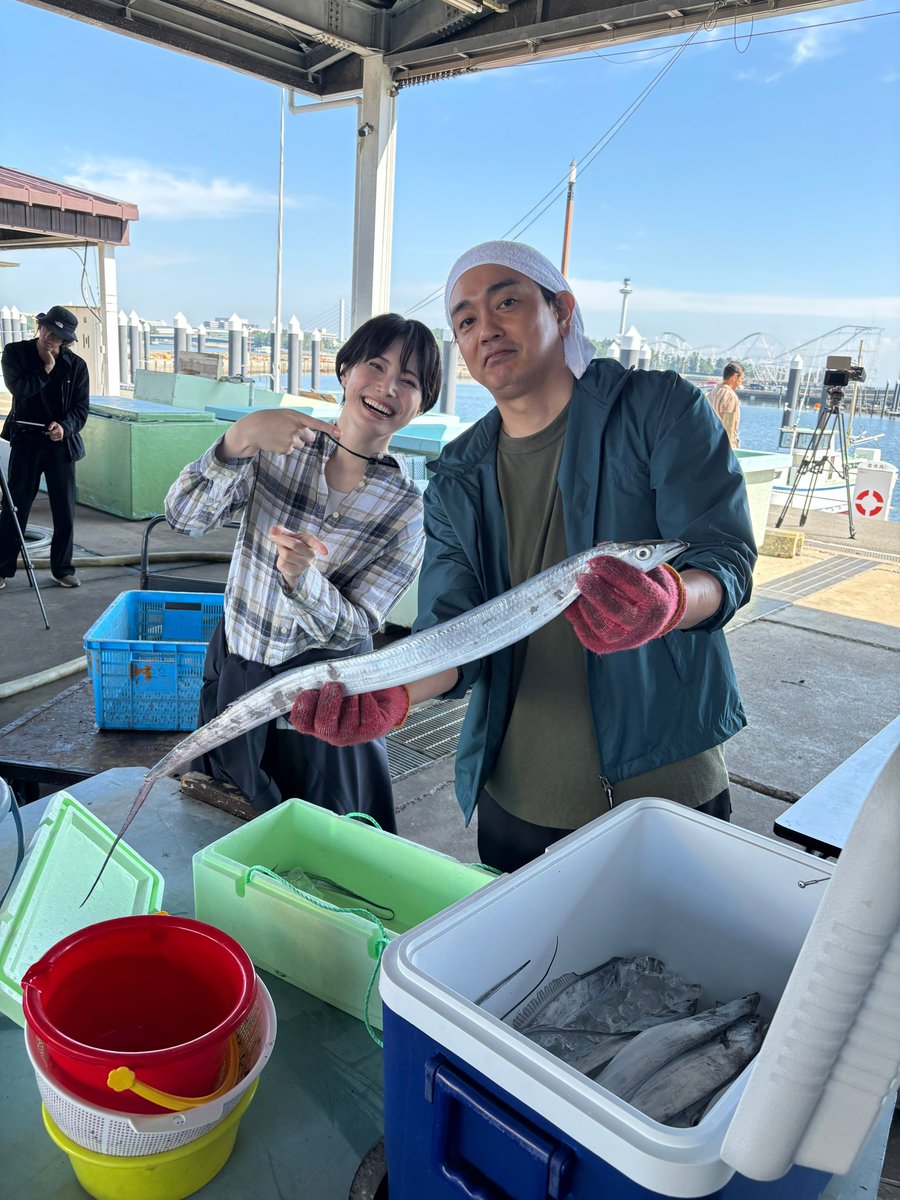 TVTOKYO_PR's tweet photo. 遠藤憲一主演！
『#さすらい釣り師糸田三平』

【釣り×恋グルメ×旅情】を楽しめる、バツ２独身おじさんの極上の癒しドラマ！魚も恋も爆釣か！？オフショット解禁です。いよいよ2月15日（日）午後４時放送！

#遠藤憲一 #美村里江 #中村静香 #松崎祐介 #ふぉ～ゆ～ #青柳翔 #ベッキー #風輪 https://t.co/vpvTYYUQaQ