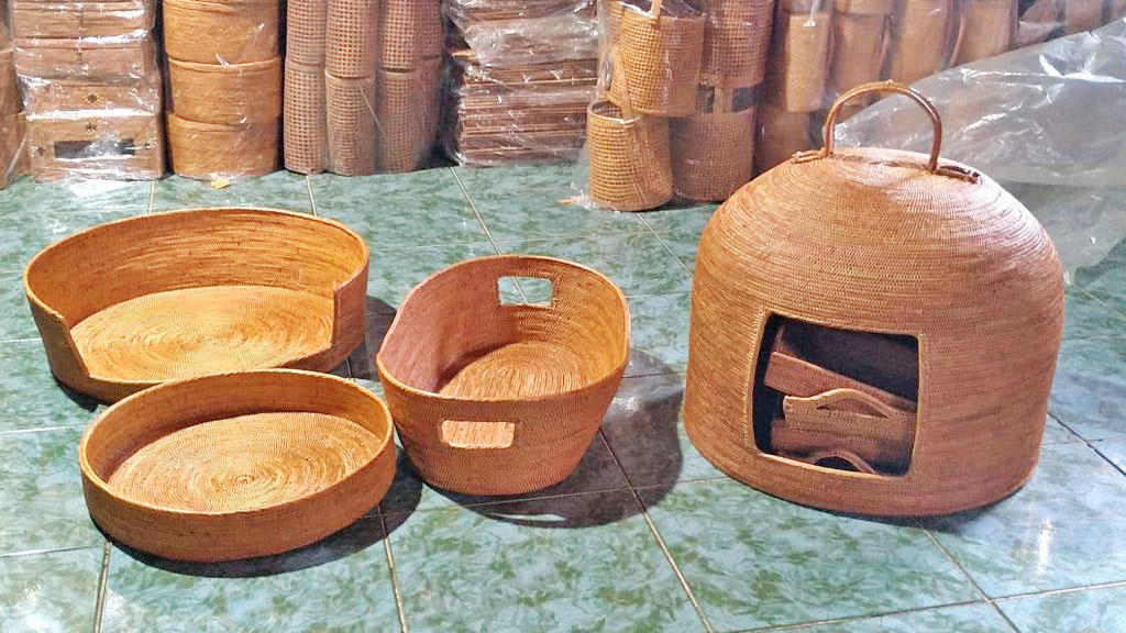 アタ編みのペットベットって超かわいい😻
ラタンよりも高級感あるし、丈夫なのが良いよね。

しかも通気性が良いから、ワンちゃんやネコちゃんが快適に眠れるのも嬉しい✨
気に入ってくれると良いなぁ～