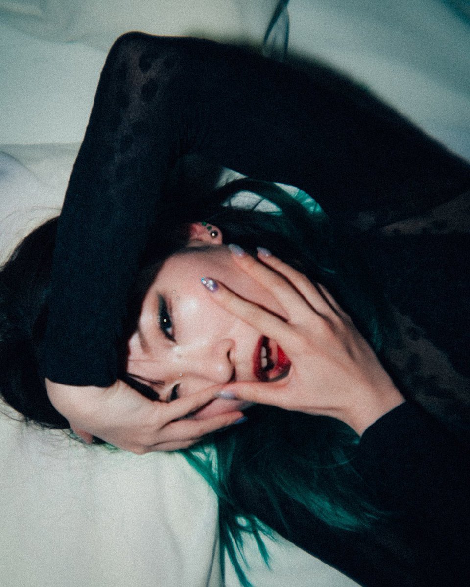 展示等の大事なモデルに何故私なんかを選んでくれたんだろうと思っている私からせっかく他の誰でもなく私を選んでくれたのだから今もてる全力で応えなければと思う私へ。変わりたい変わろう。いろんな角度から自分を見てくれる人へちゃんと応えていけるといいな