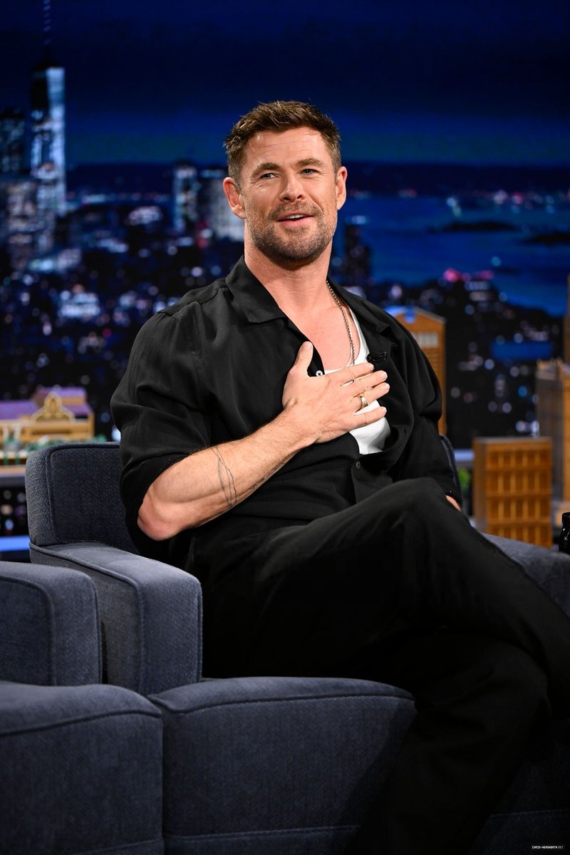 chemsworthcom_'s tweet photo. 📸 Chris Hemsworth visiting “Tonight Show Starring Jimmy Fallon” on February 06.
🔗 https://t.co/lOApIxeJyg https://t.co/FeSvPPZvgh