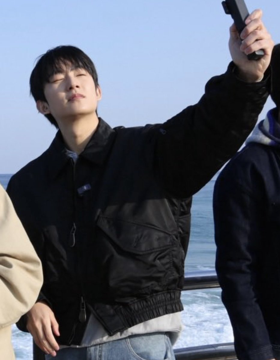 0814zip's tweet image. 눈부셔서 다 눈감고 있어 ㄱㅇㅇ