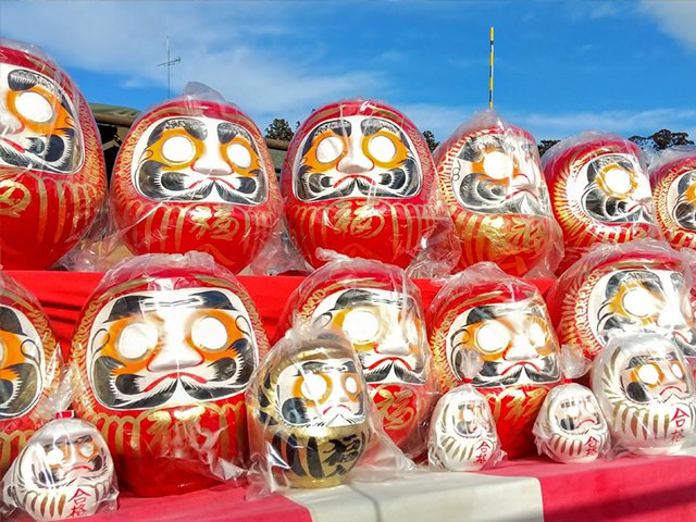 明日2月11日（水）に、JR今市駅前通りを中心に「今市花市（いまいちはないち）」が行われます☆
「今市花市」は日光市今市エリアの冬の風物詩として長い歴史を持つイベントで、毎年建国記念日の2月11日に開催されております♪
※画像は過去のものです
▼今日のブログはこちら
asaya-hotel.co.jp/blog/3506/