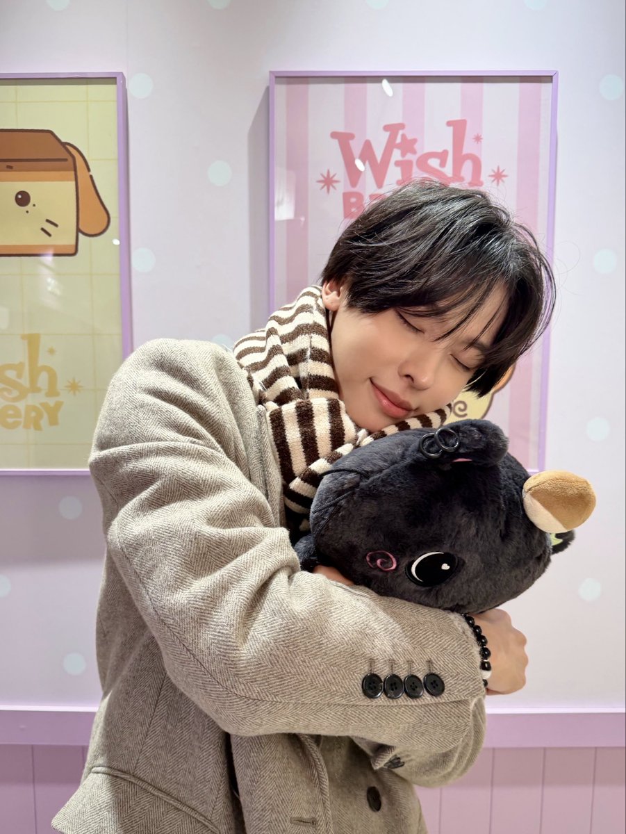 ร่างกายจั๊นอบอุ่นนะคุยิ (ˆ꜆ .ܸ .ܸ ) .ܸ .ܸ ꜀ˆ)