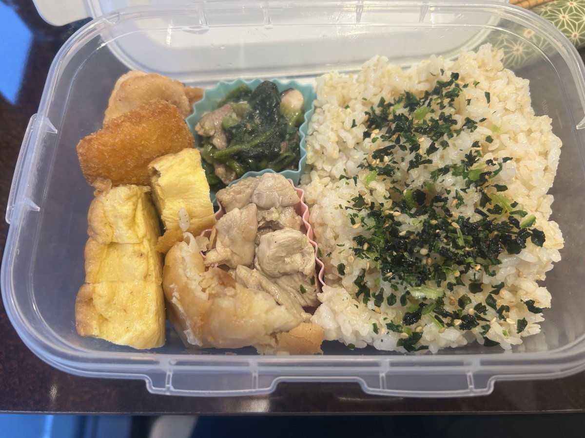 おはさく〜
休憩じゃい!!
今日もお弁当(*'-'*)ﾉ"
みんなお弁当って何入れてるんヾ(=д= ；)
毎回悩んだ結果同じのん入れるんやけど