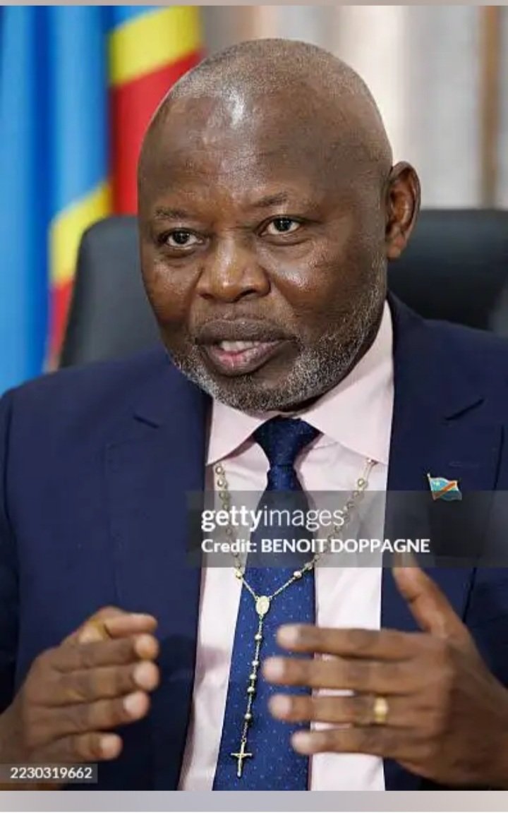 kirimwami51229's tweet image. 🚨🇨🇩 #DIALOGUE_INCLISIF! Lorsque le Dr #VitalKamerhe est en train de remporter, Haut les #Mains, sa victoire face à ses adversaires.
On devrait reconnaître la grandeur de cet homme d’État.