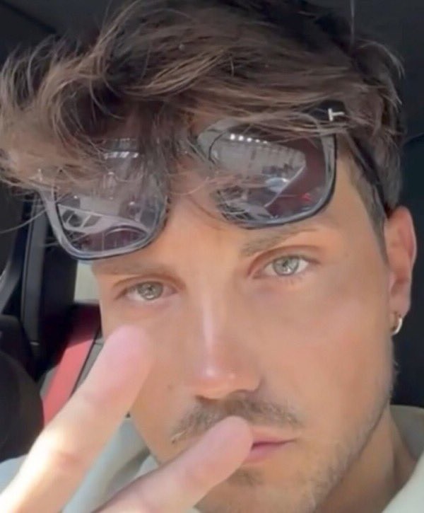 Buon martedì a tutti....
Una serena giornata a te Ven3to 😊...dolce criminale dagli occhi belli...ma l'anima di più!🤍
Carezze a Jago 🐶😍#ddm