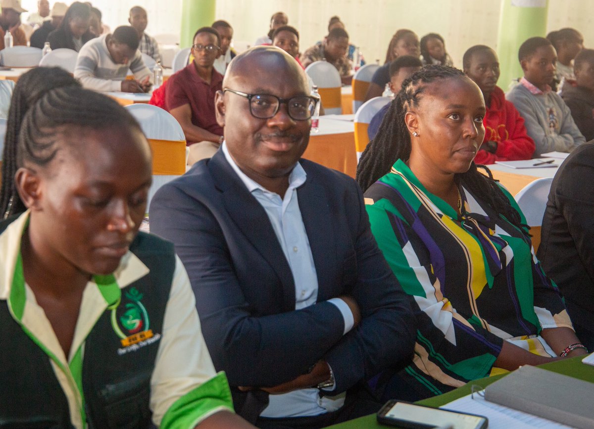 YouthFund_Ke's tweet photo. YEDF CEO CPA Benedict Atavachi graces the YEDF-Tupande Youth Agripreneurship Training Forum in Nakuru County . The forum brings together young farmers for practical training on accessing financing, developing business skills &amp; connecting with markets @TupandeKE 
#TupandePamoja https://t.co/gzaVoiZcbo