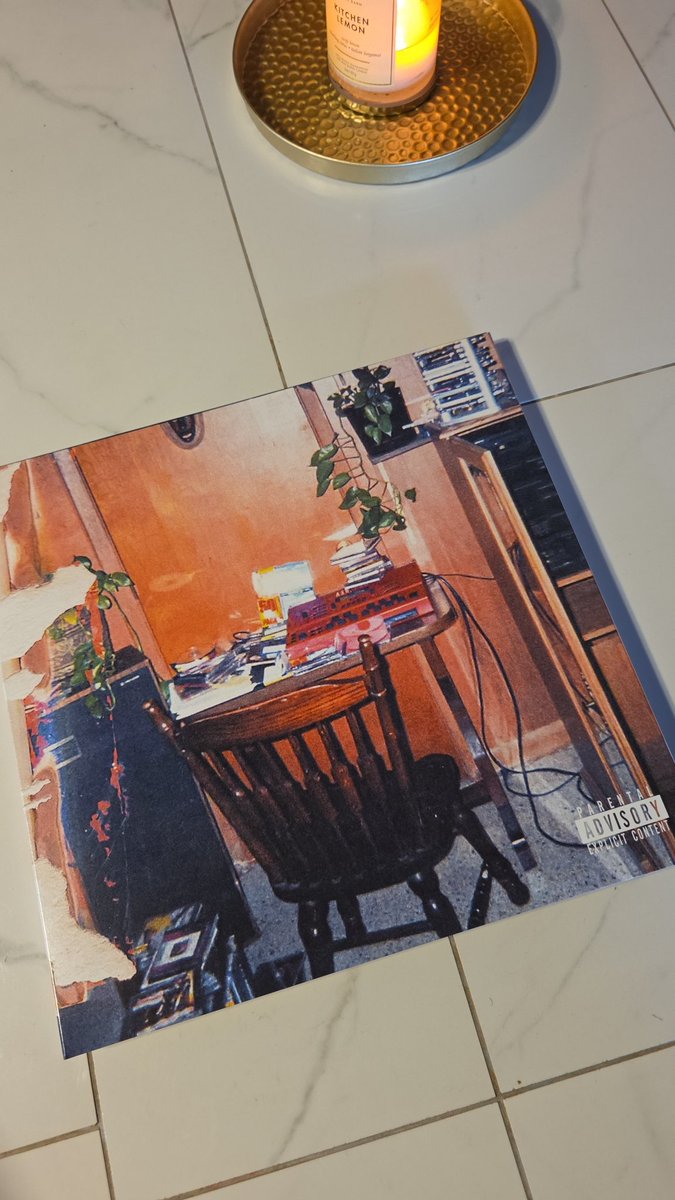 CeeCeedaGreat's tweet photo. It finally made it to Hawaii! #TheFallOffAlbum https://t.co/vWNm7lPZdd