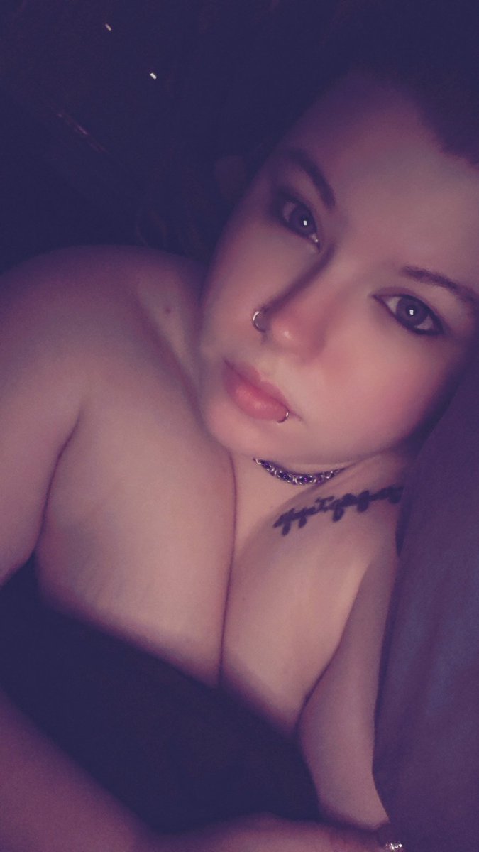 roxisin1's tweet photo. Goodnight X 
#Goodnight #sweetdreams #selfie #girlswithpiercings #girls #altgirl https://t.co/0j04X8eozk