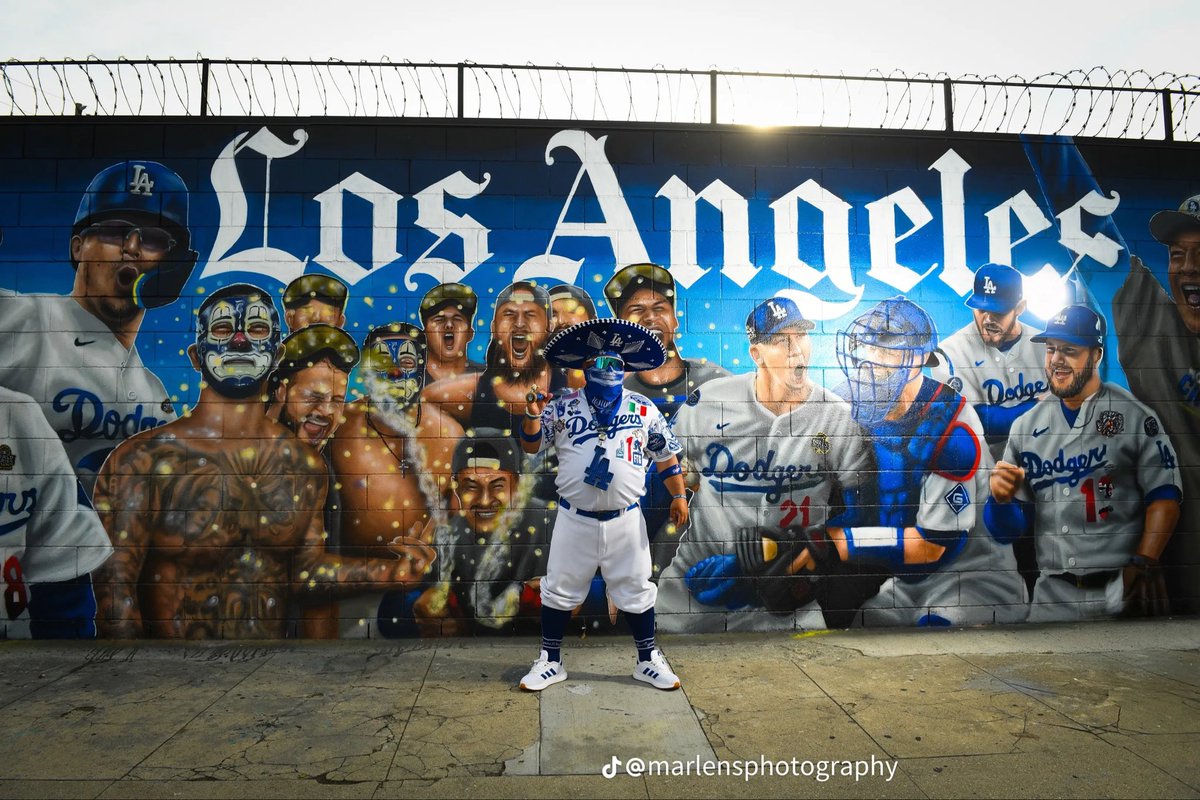 mariachiloco1_'s tweet photo. Ajuaa! Viva Los Dodgers!!! 🙌🏽💙⚾️💀 #ITFDB #Dodgers #LetsGoDodgers #Mariachiloco #LA Photo Credit To My Sister 📹📸 @MarlensPhotography https://t.co/fSh5gJHWfY