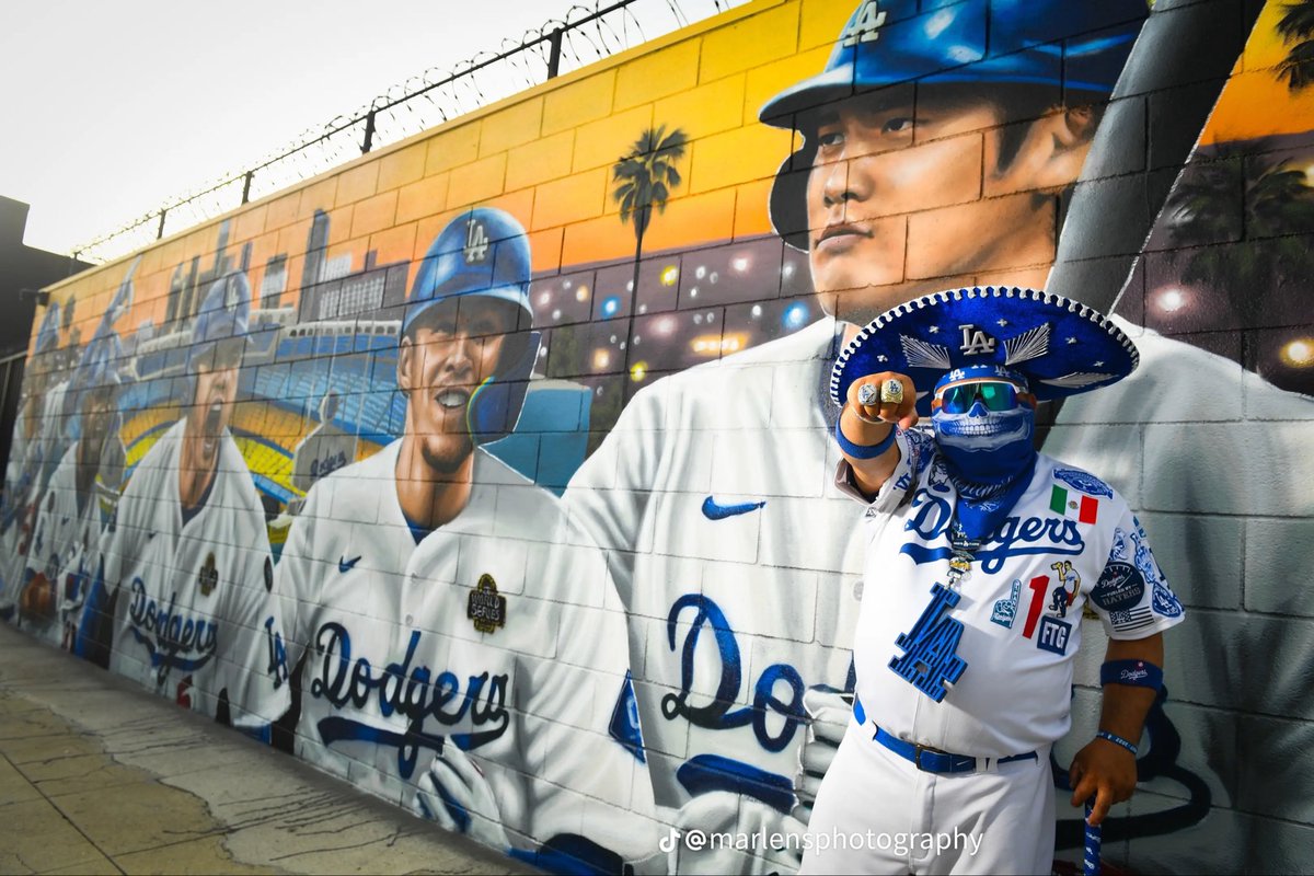 mariachiloco1_'s tweet photo. Ajuaa! Viva Los Dodgers!!! 🙌🏽💙⚾️💀 #ITFDB #Dodgers #LetsGoDodgers #Mariachiloco #LA Photo Credit To My Sister 📹📸 @MarlensPhotography https://t.co/fSh5gJHWfY