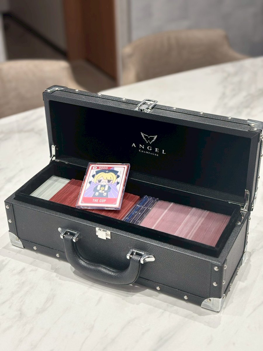 このシャンパンケース、普通に便利でカード保管に便利なんですよね… 2