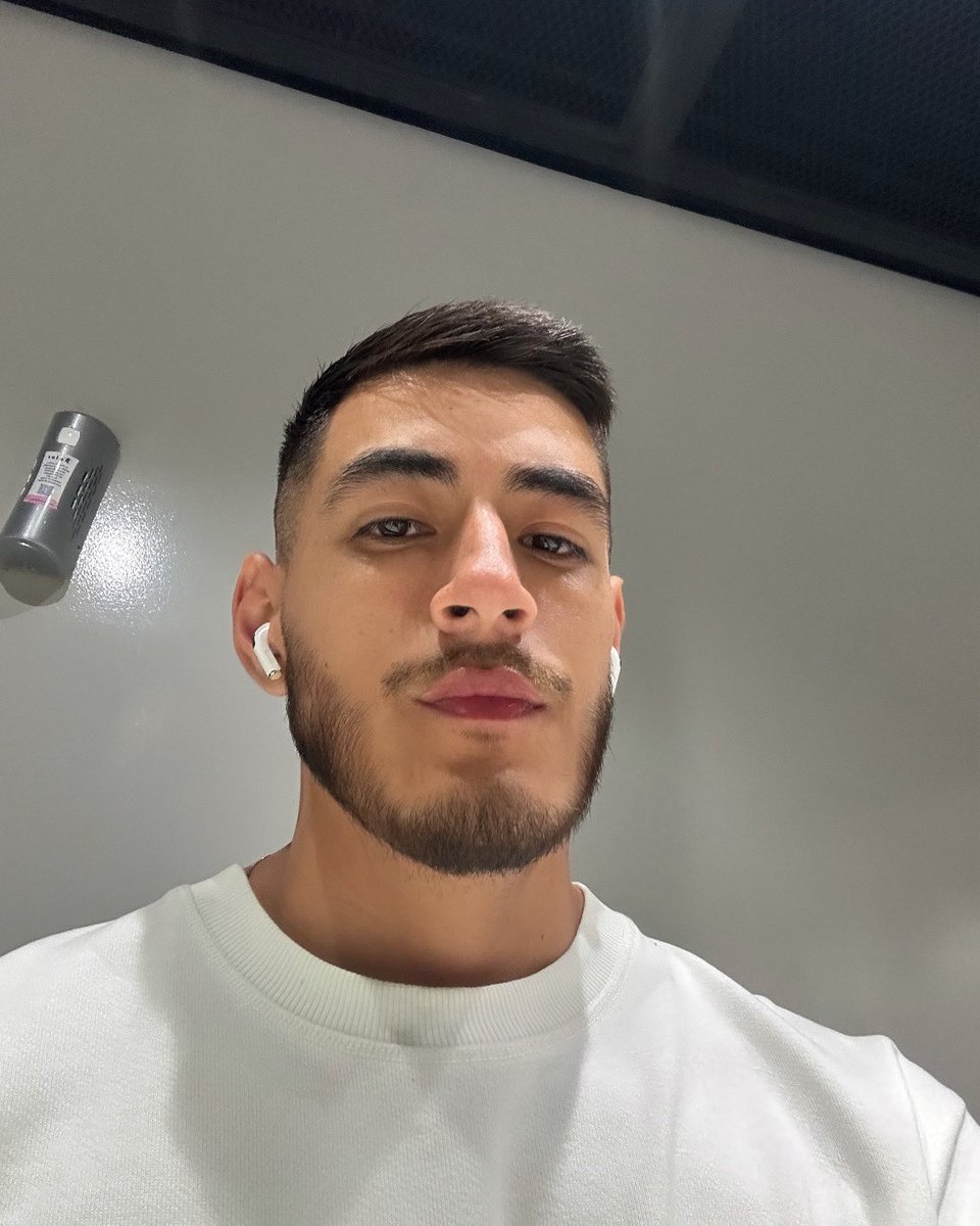 Adrian M tweet media