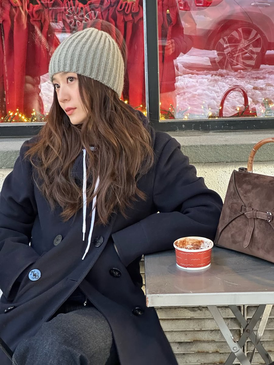 krystclass's tweet photo. [Krystal IG]

"i❤️hot choco #.RalphLauren #.RLCollection"

🎵 Benny Sings - Simple Life (feat. Leven Kali) https://t.co/stIRFHM6Lf