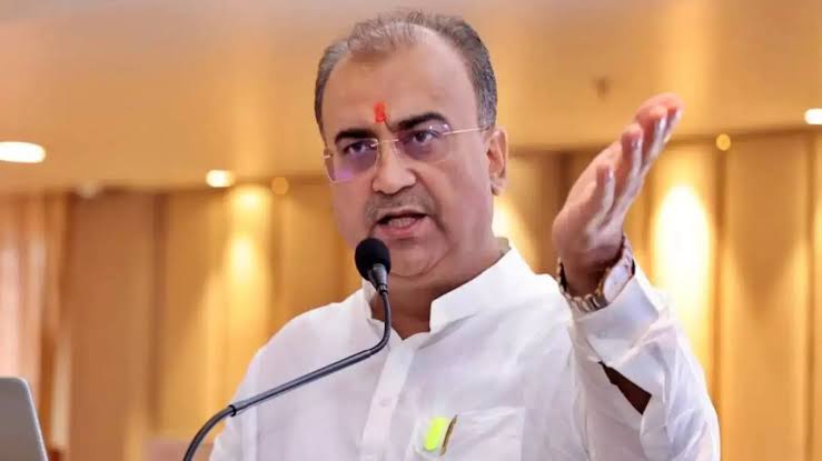 Did you get the news about Bihar's health Minister Mangal Pandey ? 

He should resign if there is any shame left in him .