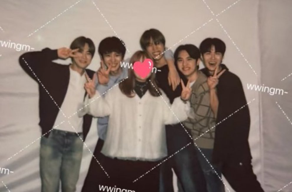 EXO warms hearts with friendly atmosphere between the members + knets continue to debate on who should be the group visual
tinyurl.com/3a34633x