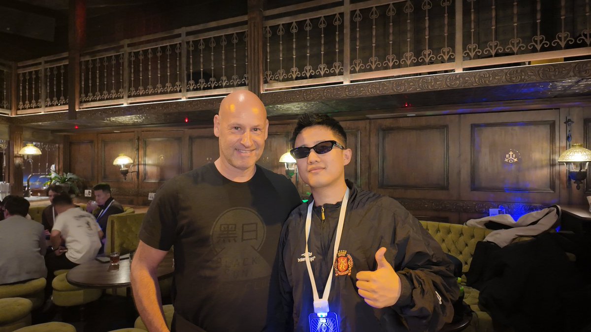 LoyalSiman's tweet photo. 昨天 @MetaMask 的活动超赞
有趣的进门环节 像是剧本杀
感谢 @momochenming 
@Cipher_Dance 邀请

Metamask的产品经理给我们讲解
未来小狐狸更新的页面
Metamask会不会有新的动作呢
期待一下吧

很高兴和 @ethereumJoseph 见面
Eth 联创 /Consensus 联创

Crypto Will Be Better In 2026 https://t.co/W6vowAvMyu
