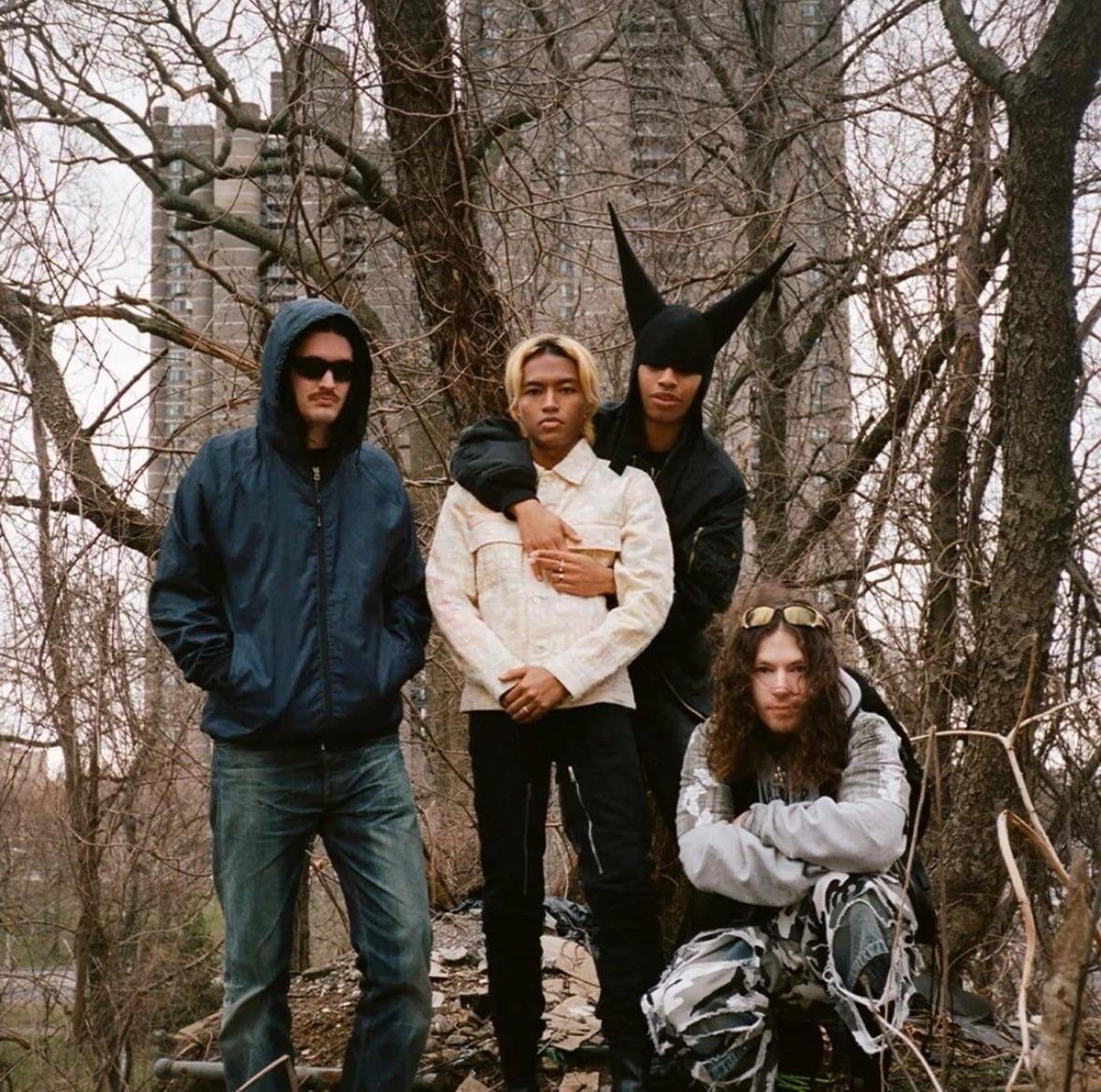 Kurrco's tweet image. Fans are speculating about a potential Drain Gang breakup after Bladee and Thaiboy Digital unfollowed Ecco2k.