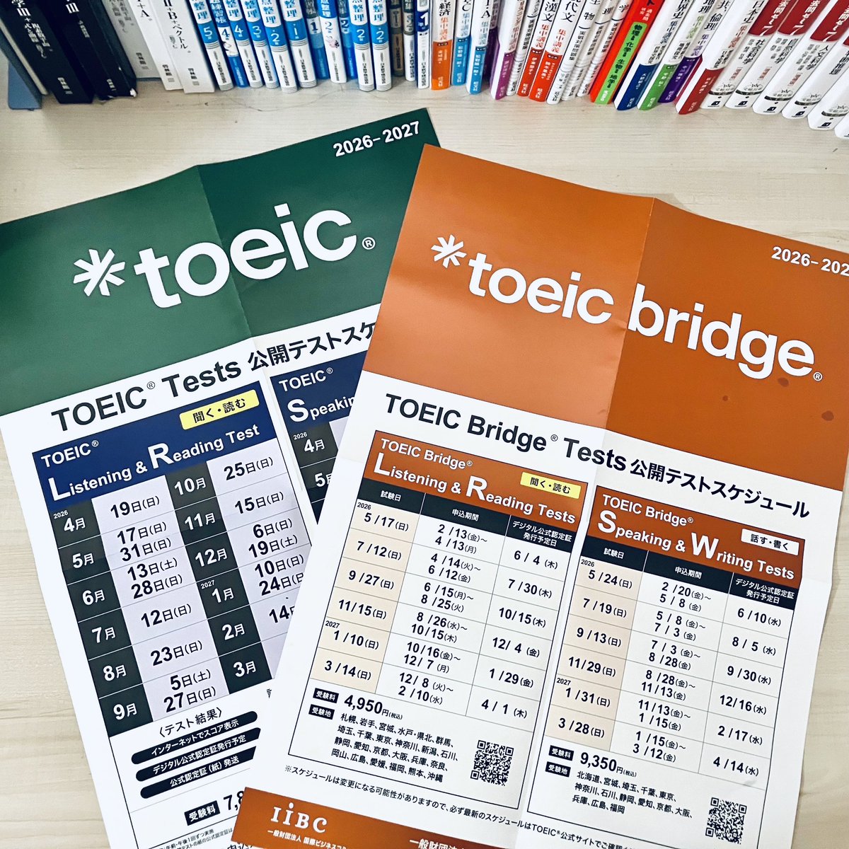 byousokueigo's tweet photo. #TOEIC #TOEICBridge 2026-2027 #公式スケジュール カレンダーをいただきました。いつもありがとうございます。本年も教室に貼り、一年間真面目に熱心に心を込めて指導に励みます。#TOEIC100per月　#TOEICBridge   2025年度もコース塾生様全員志望大学・高校へ合格されて嬉しい限りです。英語検定利用入試は志望校により要求されるスコアが異なりますので、志望校対応型 #英語検定利用入試 コースにて、100%の合格を続けられるよう頑張ります。#YESオンラインスクール　では、1つの検定だけでなく、２つの検定をクロスオーバーして学ぶ方も多く、非常に良い効果をあげています。スコアアップに悩んでおられたらぜひお気軽にお電話ください。スコアチェック、到達度チェック、ご相談は無料で承ります。（お電話もしくは以下ラインよりお申し込みください）只今お申し込みが混み合っております。ご了承くださいませ。https://t.co/HsV5q5u62a
【TOEIC】100スコア/月アップ〜目標スコアをさらに超える集中講座