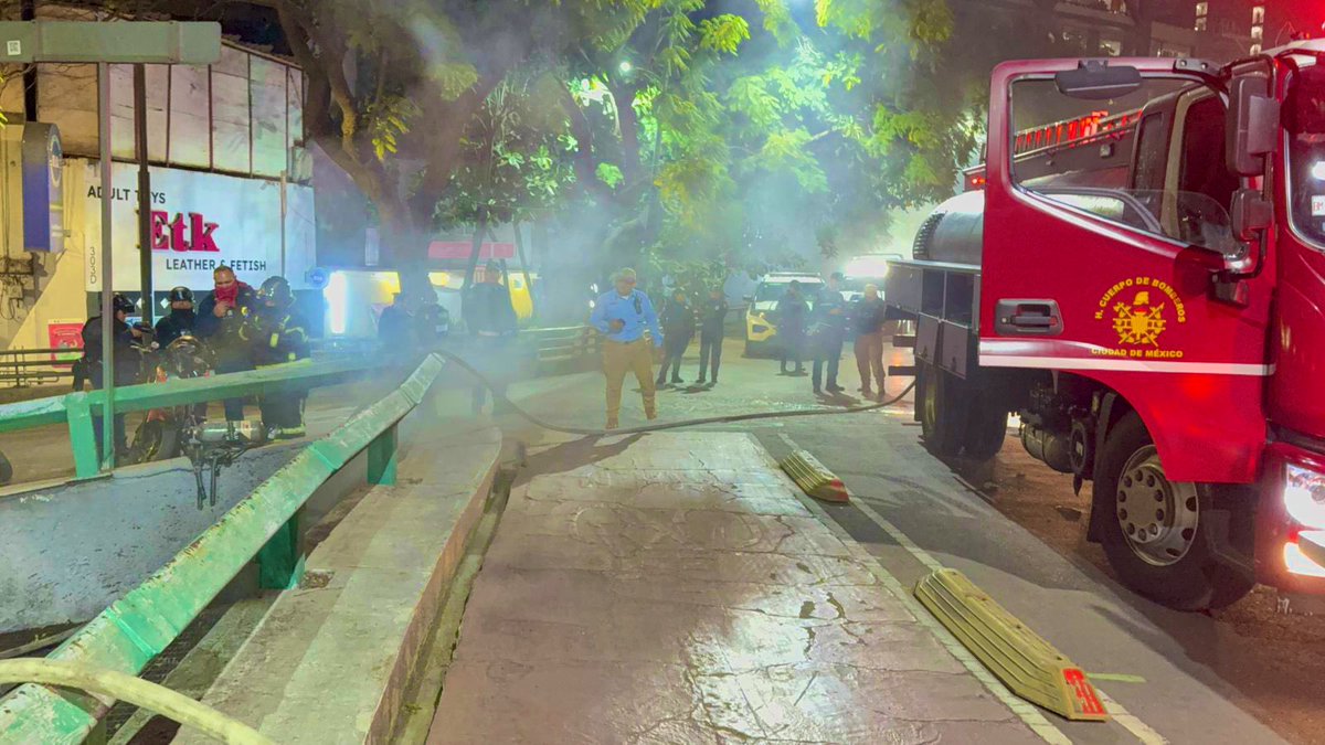 HalconOnce's tweet image. INCENDIO EN LA GLORIETA DE LOS INSURGENTES. 

Bomberos de la #Cdmx se movilizaron hasta el bajo puente de la glorieta de #Insurgentes y avenida #Chapultepec. 

Un campamento utilizado por personas en condición de calle se quemaba… 

Un gatito rescatado, fue atendido de