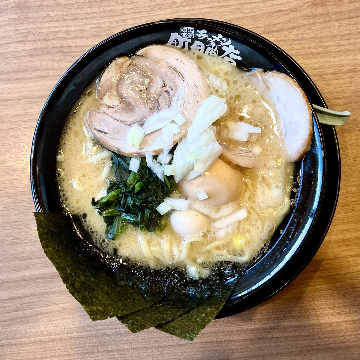 株主総会に行ってから初めての町田商店🍜
熱い経営理念を聞いた後に食べるラーメンは、ひと味ちがいます🌟