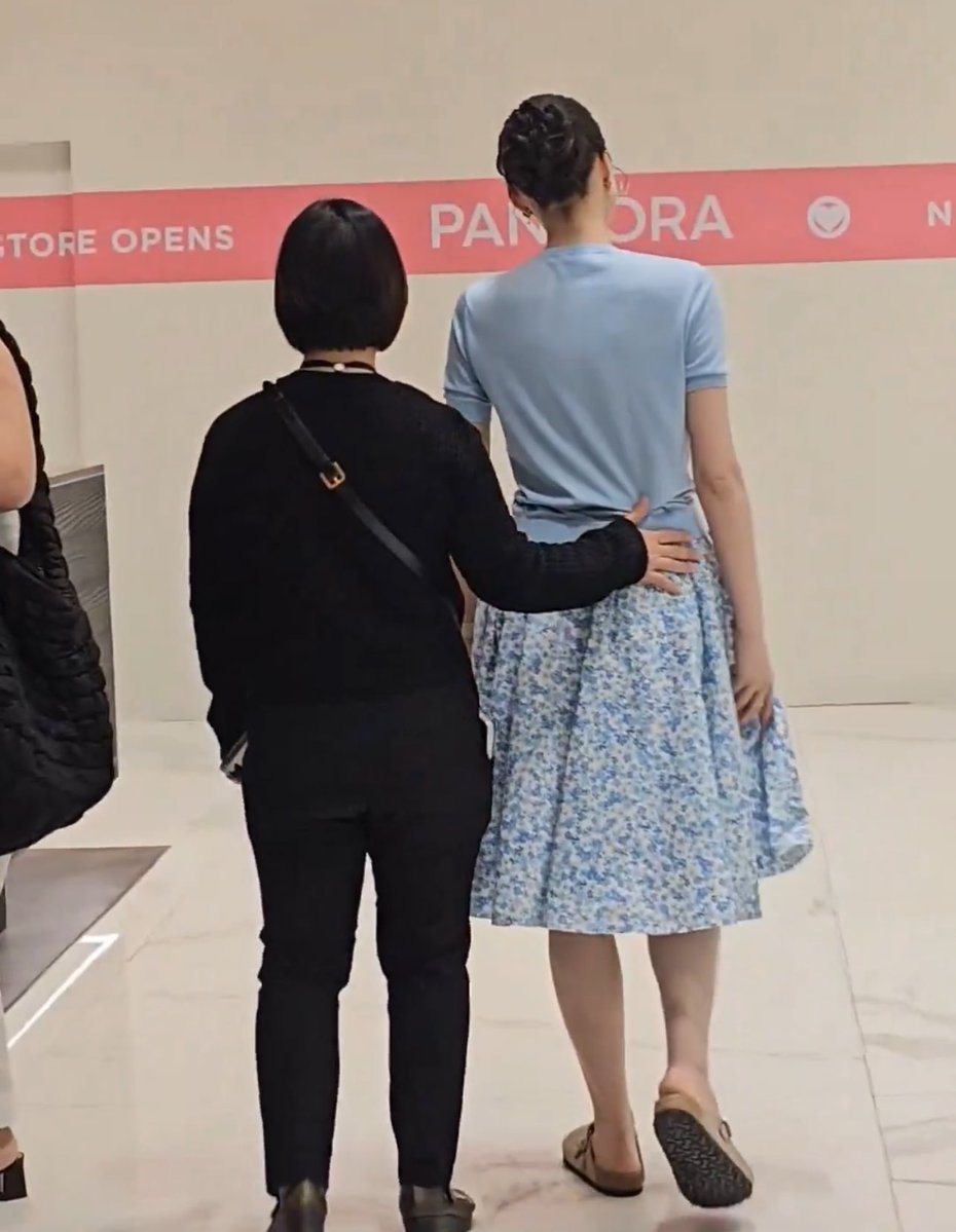 KmtKim's tweet image. ลูกฉันโดนบังคับให้แต่งหญิงเหรอคะ
ห้าวด่องๆ หลิงเดินดีๆ เราเป็นเจ้าหญิง
ลู๊กกกกกก55555555555555555