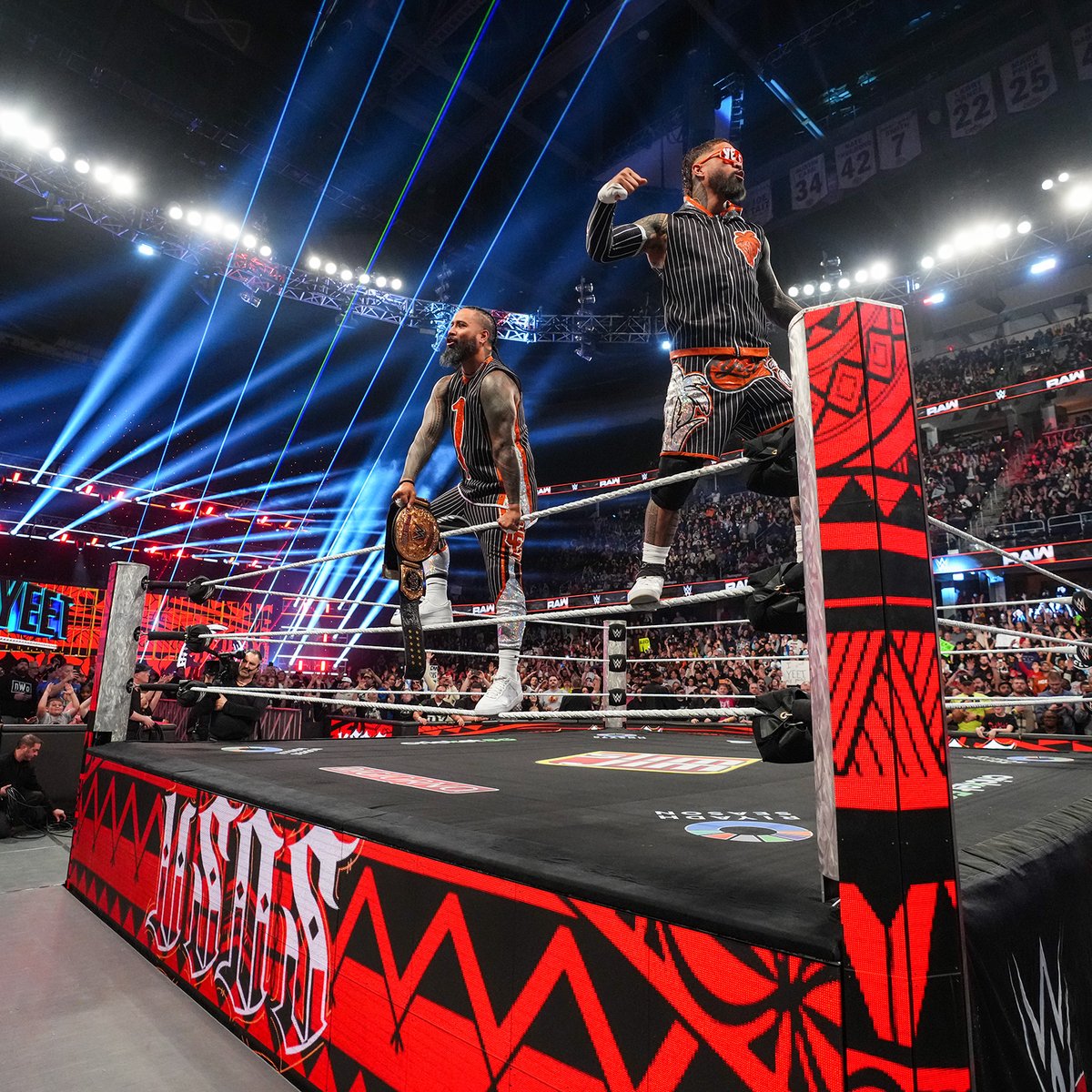 theusotwinzcom's tweet photo. Monday Night Raw Digitals: https://t.co/hPW0RlmrhE #WWERaw #TheUsos #DayOneIsh https://t.co/VUtqgYnXRD