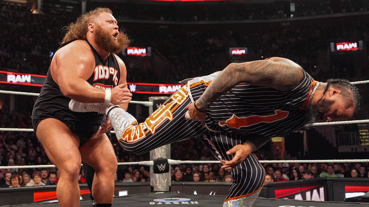theusotwinzcom's tweet photo. Monday Night Raw Digitals: https://t.co/hPW0RlmrhE #WWERaw #TheUsos #DayOneIsh https://t.co/VUtqgYnXRD