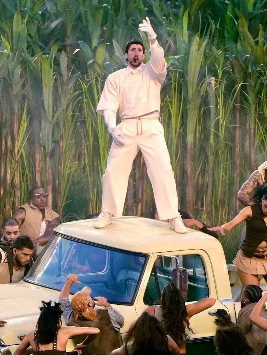 El hidalguense Alex Tovar, originario de Progreso de Obregón, formó parte del espectáculo de medio tiempo del #SuperBowl en Santa Clara, California, junto a #BadBunny.

Un logro que refleja talento, esfuerzo y el orgullo migrante.