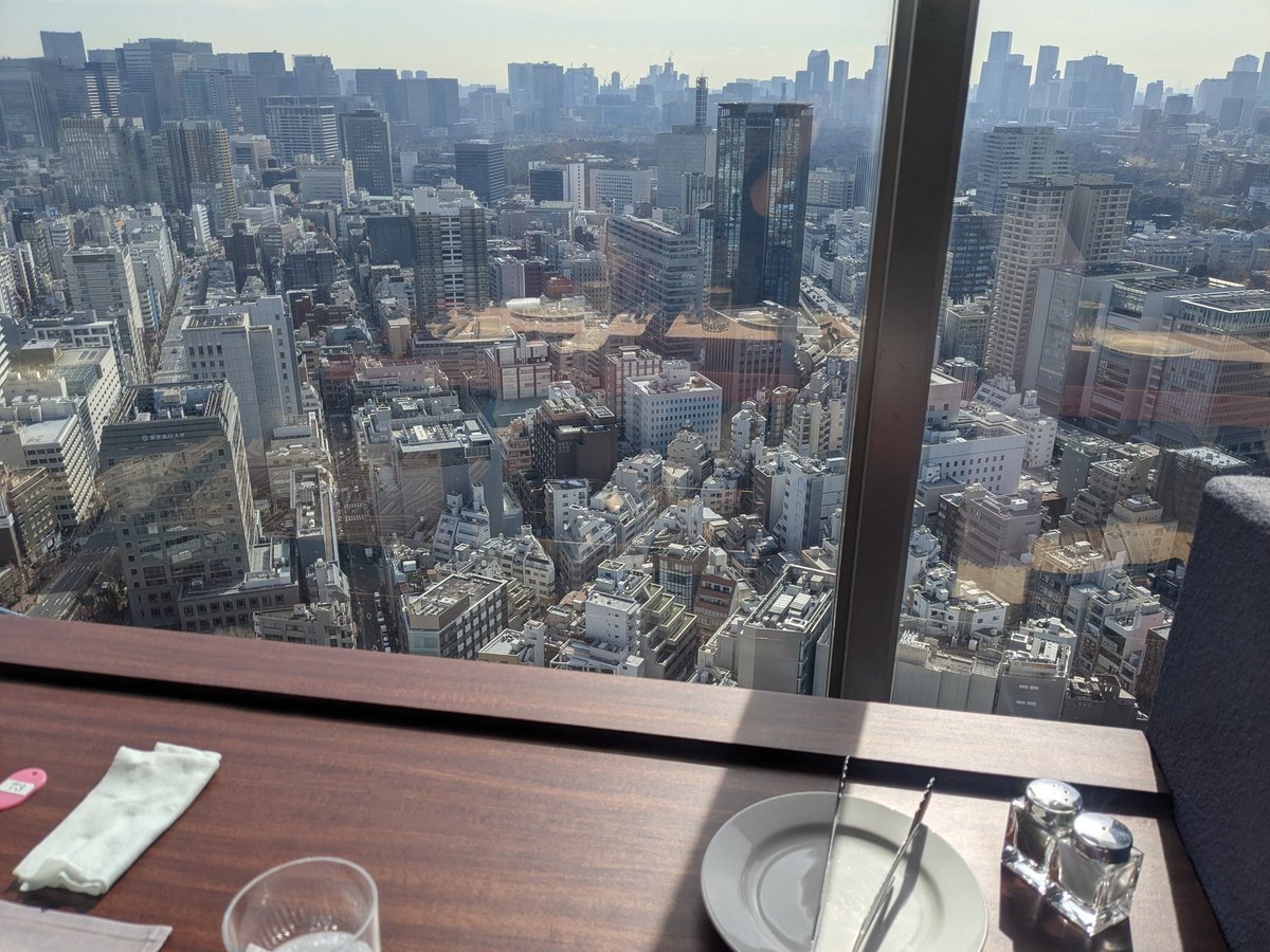 tarosama0406's tweet image. 東京ドームの素敵なレストランでずっと「ウルトラマンって足の置き場ないよね」と話していました